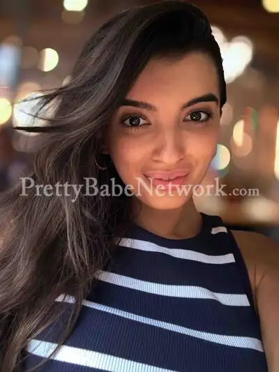 Tanuja—Lovely Air Hostess Escort with 24/7 Non-Stop Services in Noida